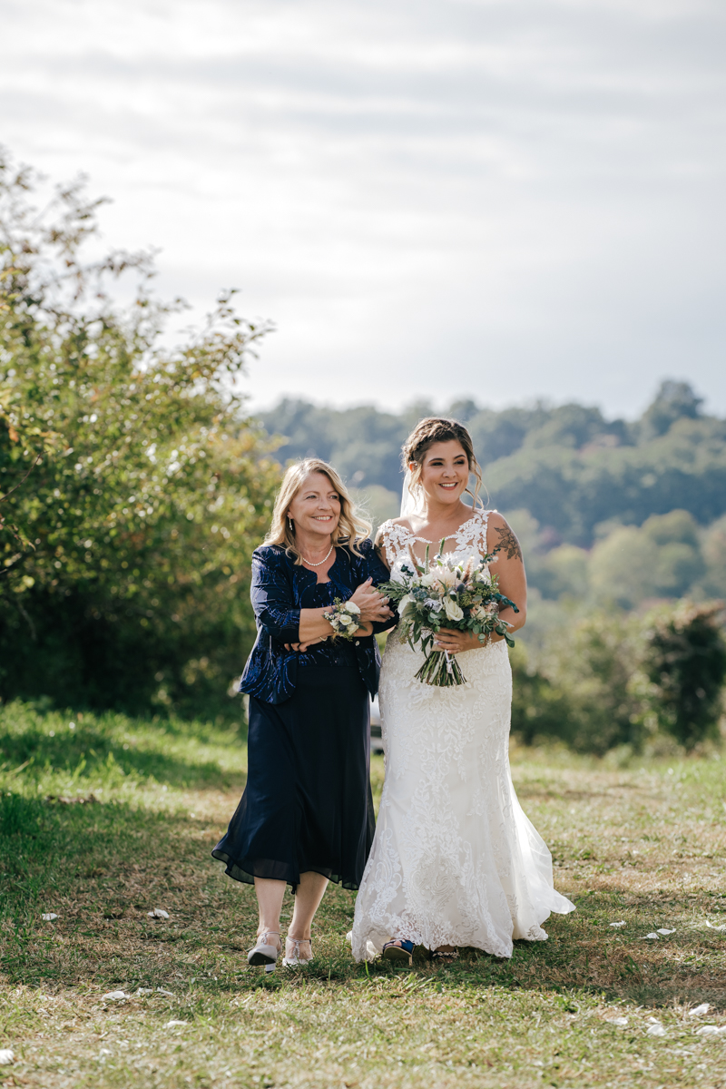 hudson valley wedding photographer Hardeman Orchards Wedding