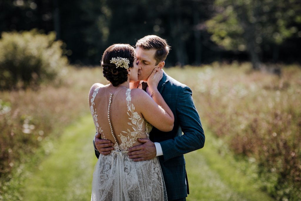 bride and groom kissing at a hudson valley wedding