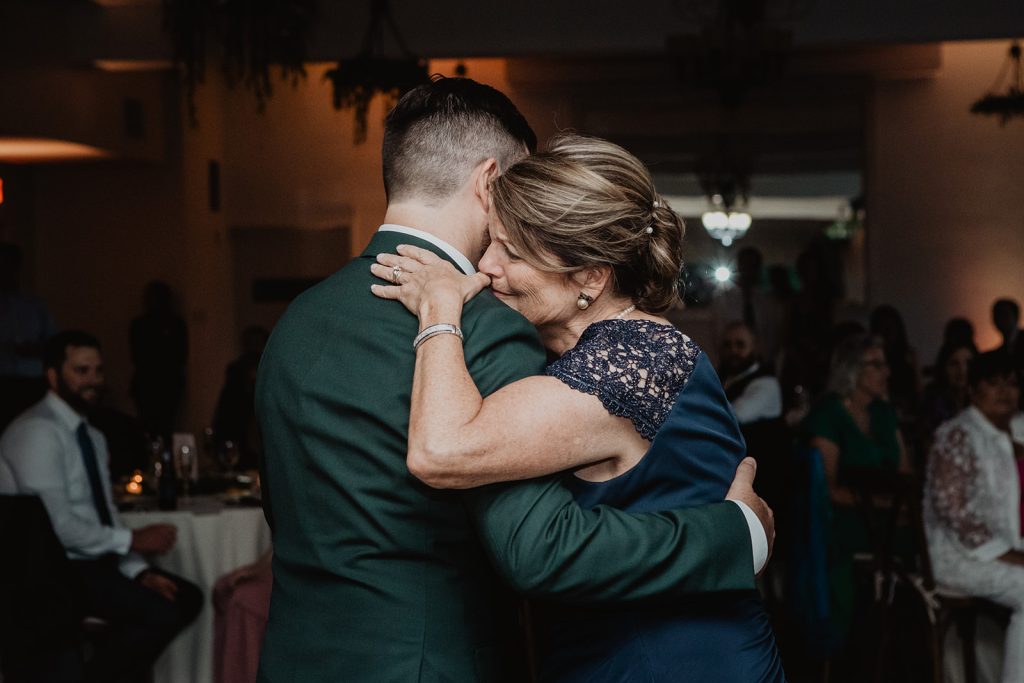 4 Reasons to Love a Bear Mountain Wedding 45 wedding reception first dances at bear mountain inn