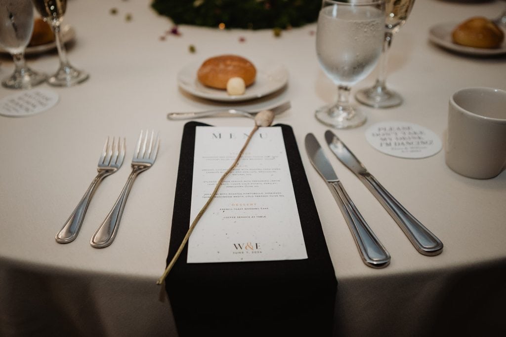 4 Reasons to Love a Bear Mountain Wedding 35 wedding table scape at Bear Mountain inn