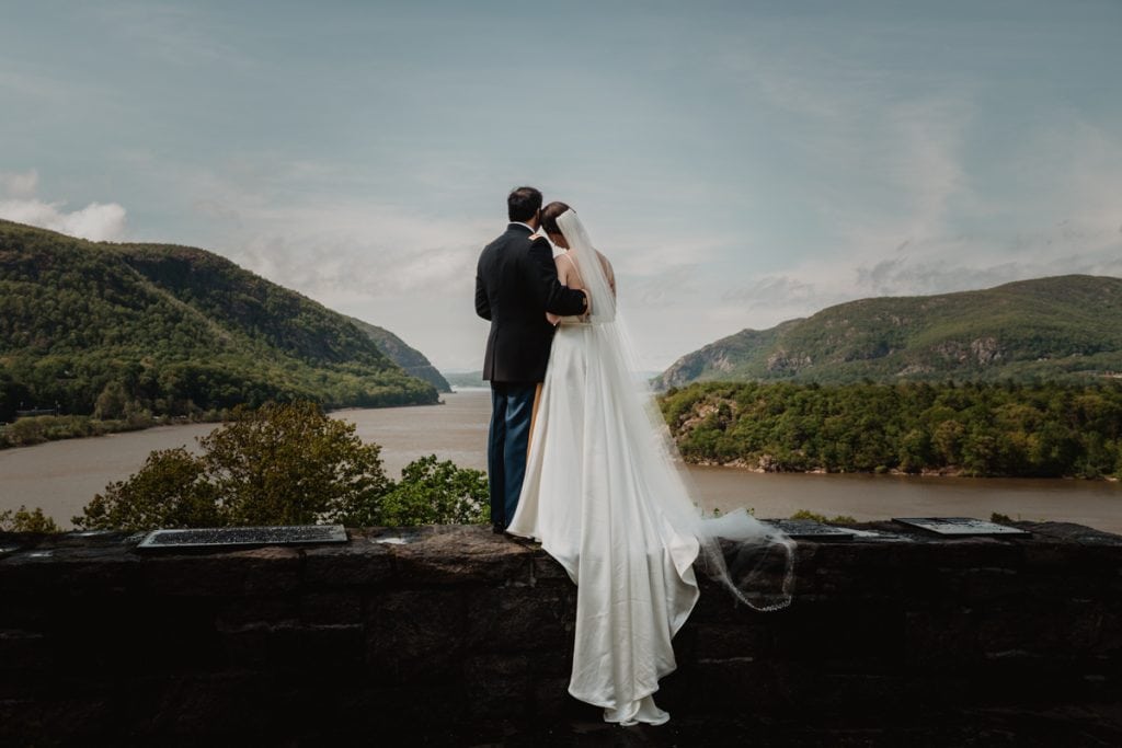 hudson valley wedding at Thayer Hotel weddint at west point