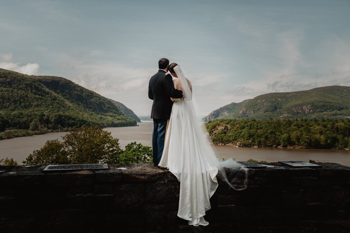 hudson valley wedding at Thayer Hotel weddint at west point