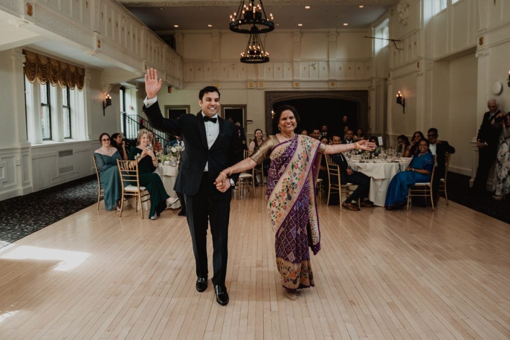 photojournalistic wedding photographer