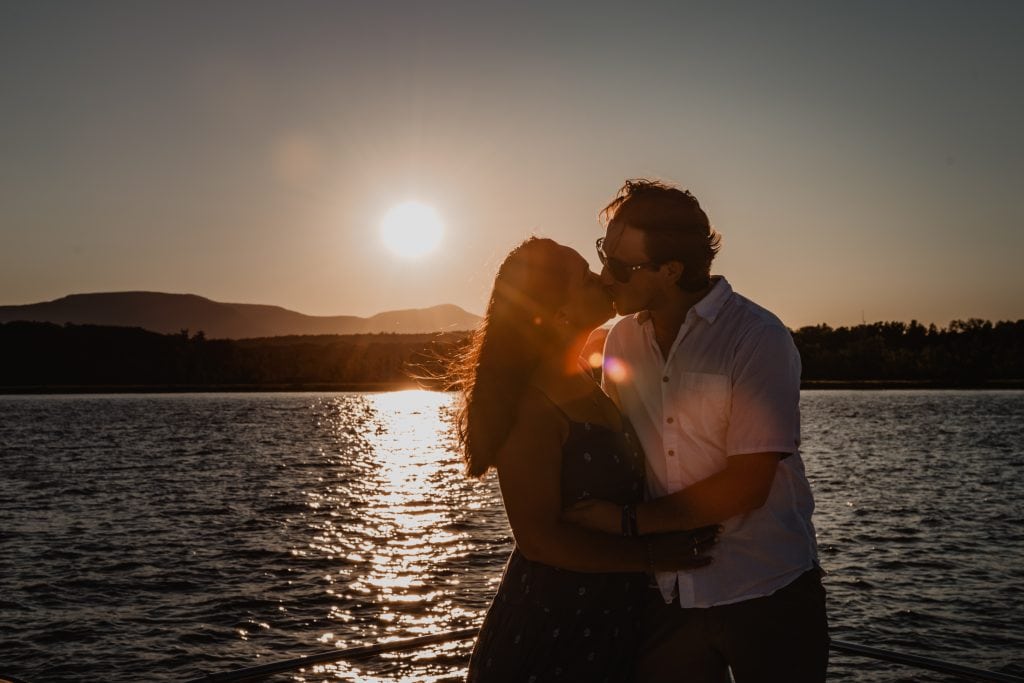 Unforgettable Hudson River Boat Proposal: A Romantic Airbnb Boat Proposal & Hudson Valley Stay 15 romatic proposal idea and location